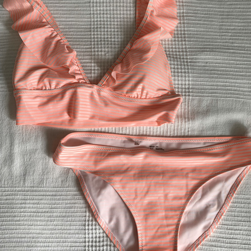Aerie swim set + extra top. Size small.